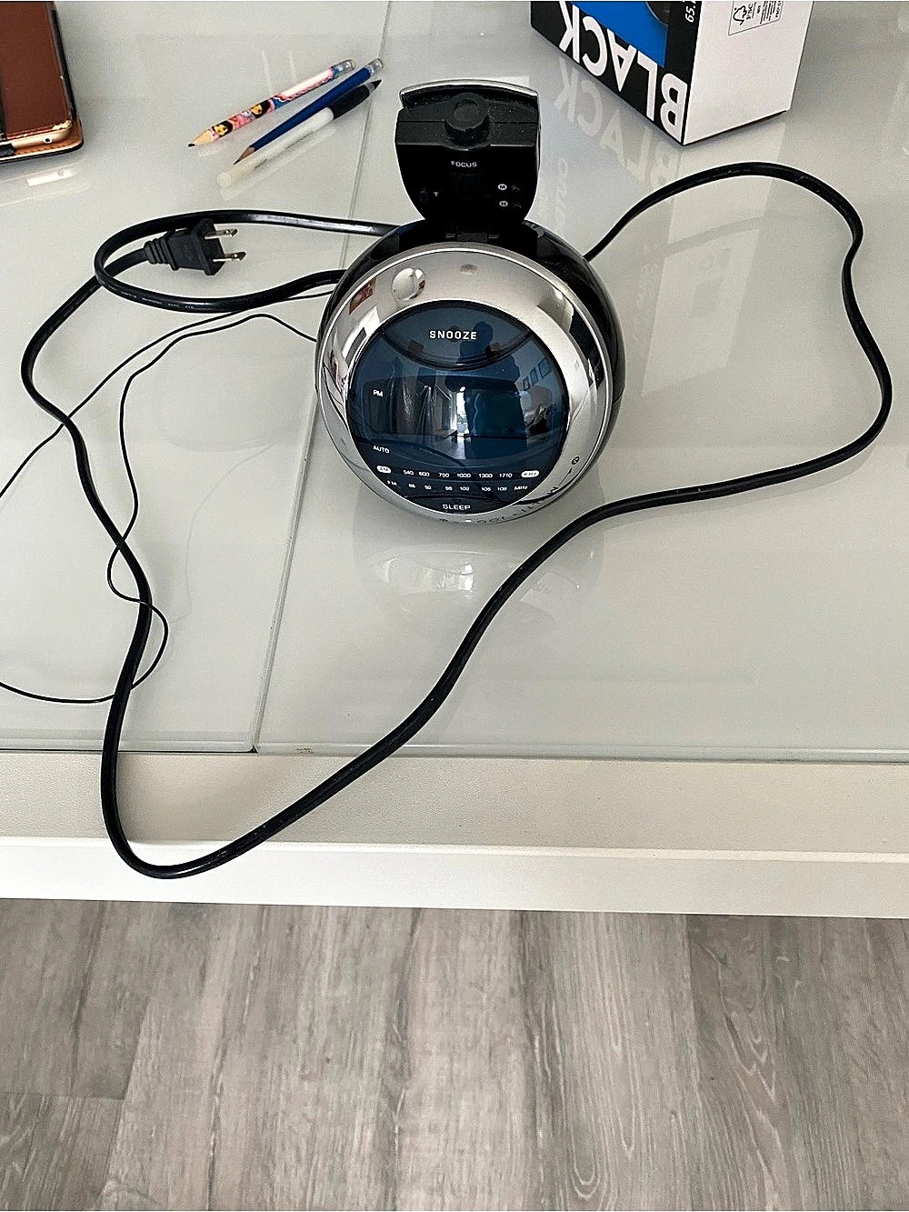 Projection clock AM-FM radio